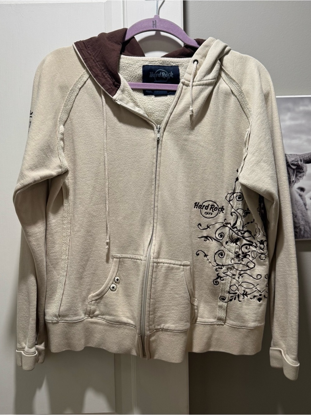 vintage beige and brown embroidered Hard Rock Cafe zip-up hoodie. XL